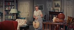 Irene Tedrow interpreta Miss Lockness
