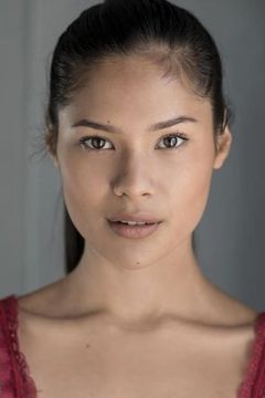 Kattreya Scheurer-Smith interpreta Amazon Army