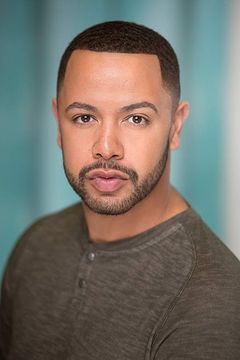 Landon Brooks interpreta Doctor (uncredited)