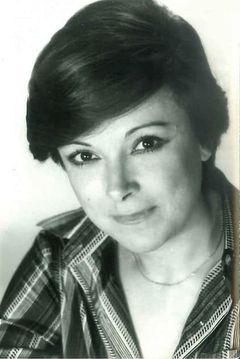 Lola Cardona interpreta María