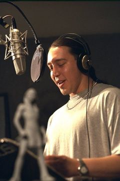 Daniel Studi interpreta Little Creek (voice)