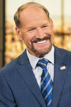 Bill Cowher interpreta Gotham Rogues Coach (uncredited)