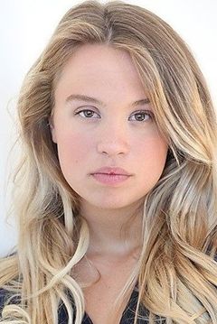 Evie Thompson interpreta Jill