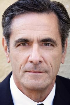 Robin Thomas interpreta American UN Representative