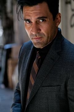 Dion Mucciacito interpreta Eleazar