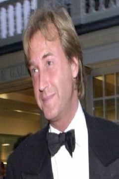 Robin Hurlstone interpreta Walter Boggis (voice)
