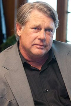 Graham Beckel interpreta L.A. Bartender