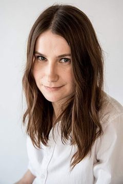 Cristina Flutur interpreta Alina