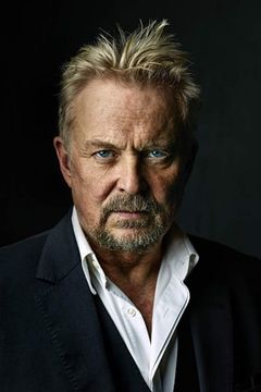 Dennis Storhøi interpreta Ole Mantell
