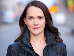 Natalia Payne interpreta Mrs. Beatty