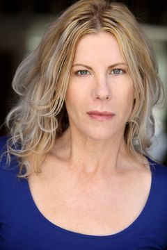 Lizzie Peet interpreta Gail