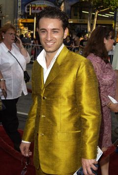 Fabiano Martell interpreta Jimmy Petraki