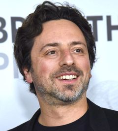 Sergey Brin interpreta Sergey Brin (uncredited)
