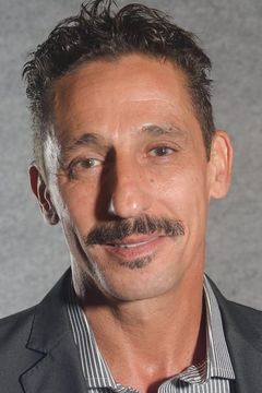 Tuca Andrada interpreta Siqueira