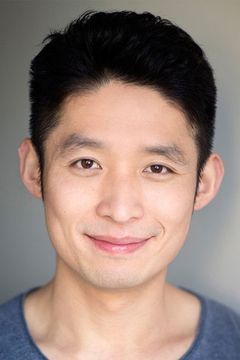 Sam Wang interpreta Liu / Lee (voice)