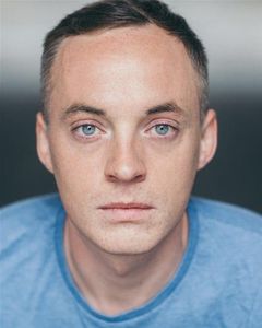 Andrew Bowerman interpreta Smile Audience Member