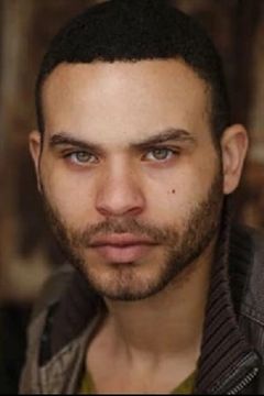 Ian Verdun interpreta Xander McClure