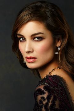 Bérénice Marlohe interpreta Zoey