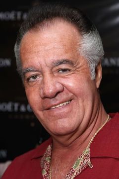 Tony Sirico interpreta Paulie Gualtieri