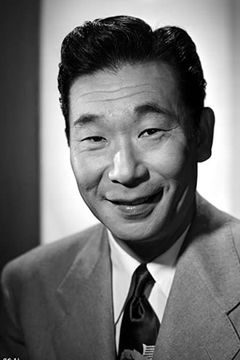 Philip Ahn interpreta Hong Kong Citizen (uncredited)