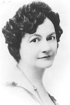 Lucille La Verne interpreta Queen / Witch (voice) (uncredited)
