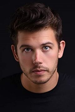 Austin Ramsey interpreta Hockey player