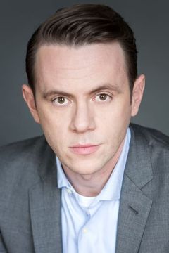 Nick Westrate interpreta Adam Brummel