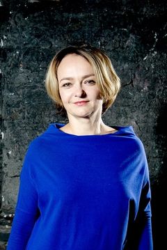 Izabela Dąbrowska interpreta Refugee (uncredited)