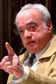 Louis Guss interpreta Don Zaluchi