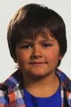 Zavier Vaillancourt interpreta Perry (6 years old)