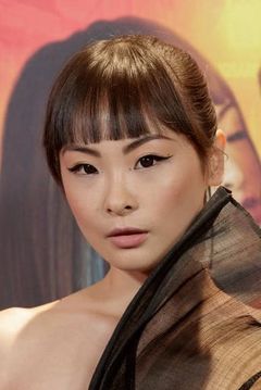 Chacha Huang interpreta Camarera