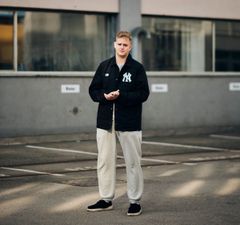 Eric Lüthi interpreta Noah