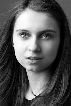 Julia Conway interpreta Dancer