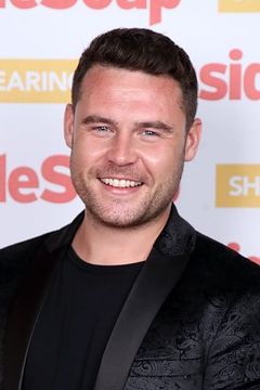 Danny Miller interpreta Sgt. Rob Waddington