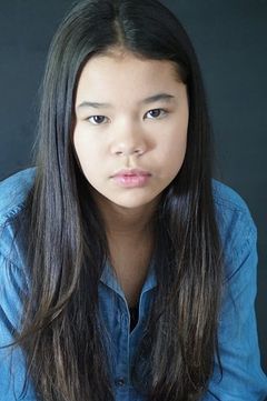 Emily Delahunty interpreta Ximena Chin