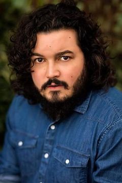 Pedro Lloyd Gardiner interpreta Matthew