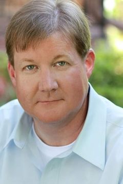 Alan Gilmer interpreta General Counsel