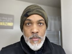 Kwame Rakes interpreta Doctor in Parking Lot