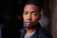 L.A. Williams interpreta Guard
