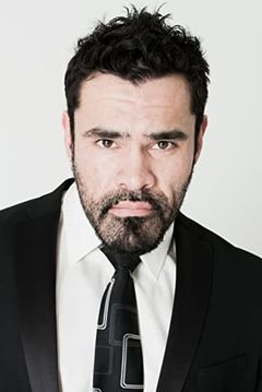 Daniel Singh interpreta CAT Agent #1