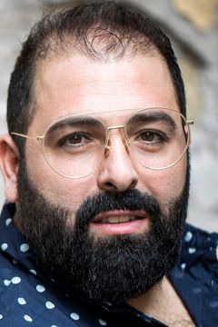 Giuseppe Ansaldi interpreta Commesso negozio cellulari