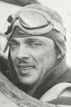 Frank Clarke interpreta Pilot