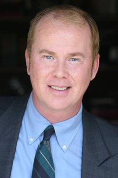 John O'Brien interpreta Dr. Blakely