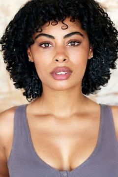 Katlynn Simone interpreta Treasure