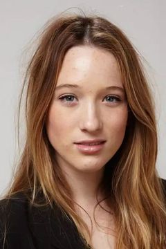 Sophie Lowe interpreta Connie