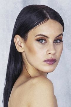 Milena Smit interpreta Ana