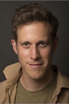 Nathan Cooper interpreta CAT Agent #6