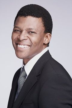 Vuyo Dabula interpreta Presidential Guard