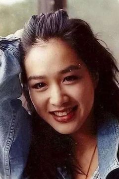 Christy Chung interpreta Mrs Charlotte Watson