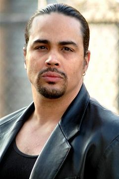 Adam Gifford interpreta Bane / Clayface (voice)